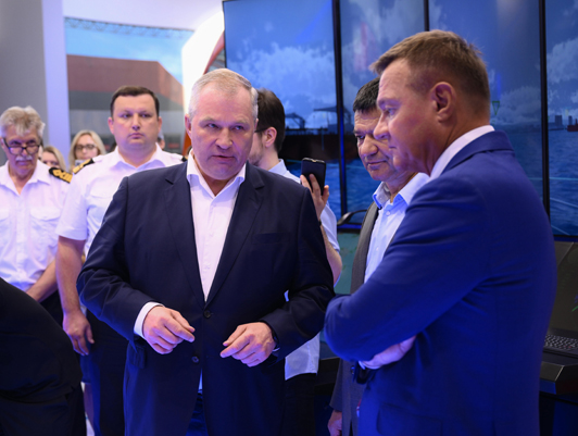 Minister of Transport of the Russian Federation explores the achievements of FSUE “Rosmorport” at the Russia on the Move Exhibition