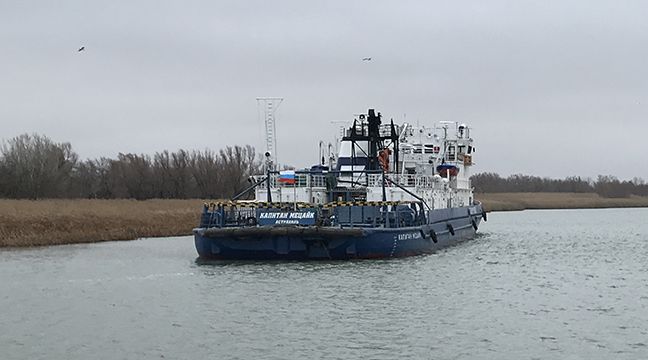 Kapitan Metsayk icebreaker arrives at the seaport of Azov