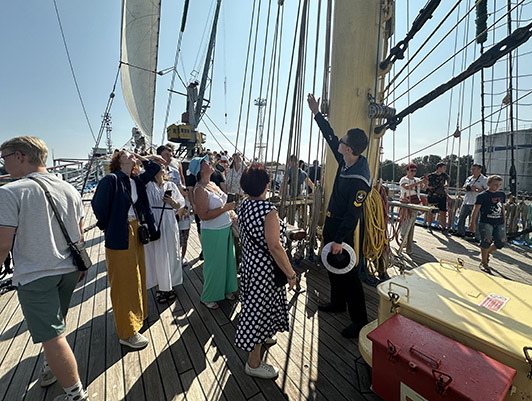 The Mir sailboat takes part in the maritime festival Sails of the World in Kaliningrad for the second time