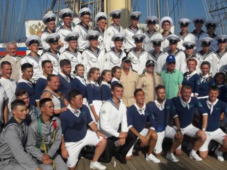 The Nadezhda sailing ship congratulates Ocean children’s center on jubilee
