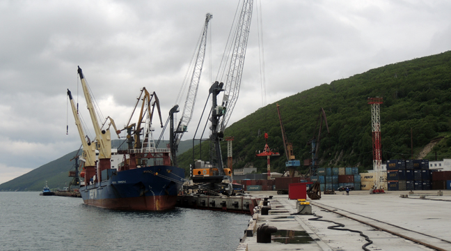 Loading-unloading operations resumed at Berth No 4 in the seaport of Magadan upon its reconstruction
