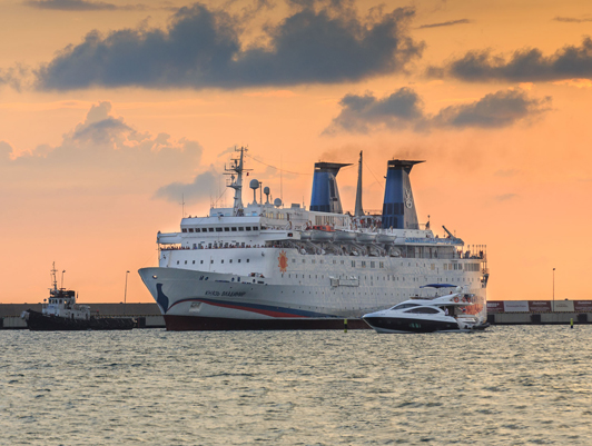 Knyaz Vladimir cruise liner invites all comers
