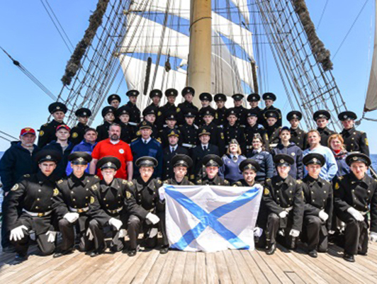 Cadets of the Nadezhda sailing ship pay tribute to the memory of participants in the Battle of Tsushima