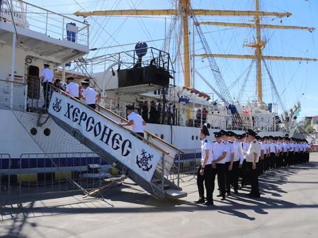 The Khersones sailing ship receives new shift of cadets