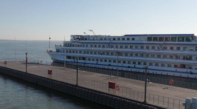 The first passenger vessel moored to the floating berth in the seaport of Taganrog in 2024