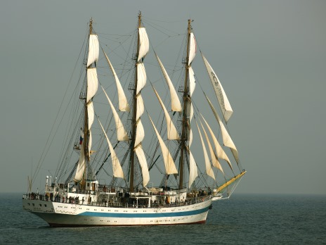 Mir sailing ship preparing for new training practice