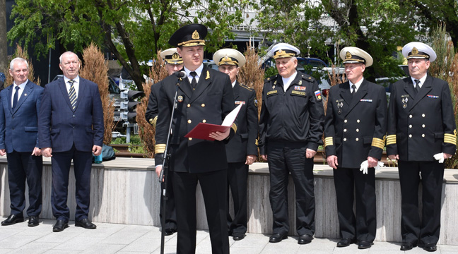 Director of the Far Eastern Basin Branch takes part in an event dedicated to the Day of Remembrance of Russian sailors who died in the Battle of Tsushima