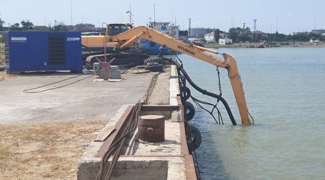 Makhachkala Branch begins dredging in the seaport of Makhachkala