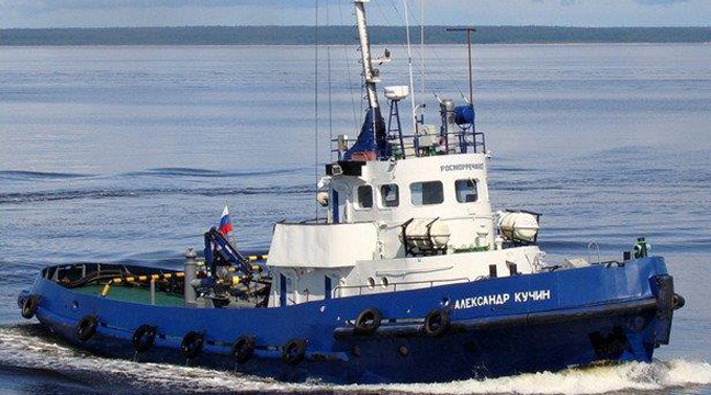 Alexander Kuchin tugboat arrives at the seaport of Onega to provide crew boats services