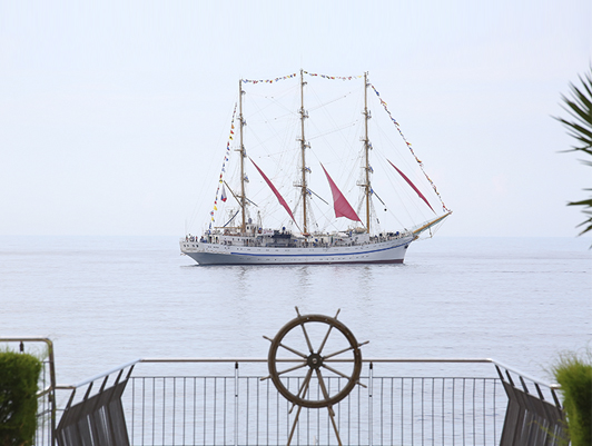 Khersones sailing ship congratulates Artek children’s center on the jubilee