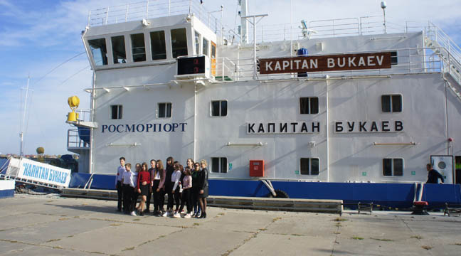Schoolchildren go on excursion to the Captain Bukayev icebreaker